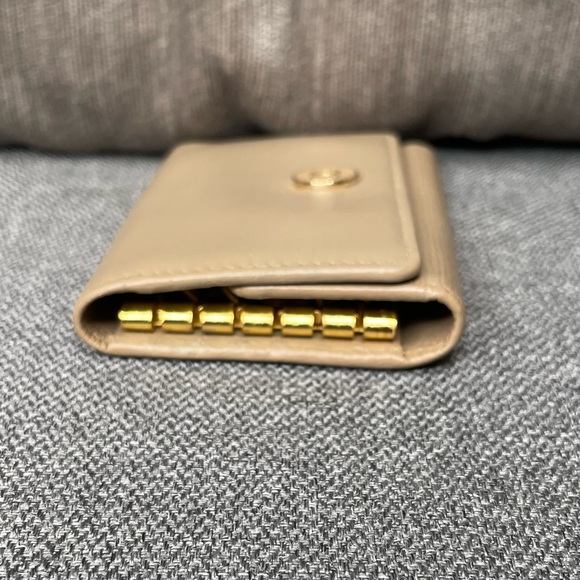 Gorgeous Chanel 6-Ring Keyholder in Excellent Condition! - Picture 6 of 12